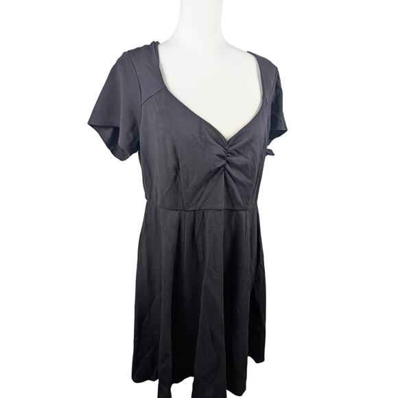 Torrid Women's Black Short Sleeve Skater Dress Size 2 18/20 Knee Length Stretch - Picture 2 of 6